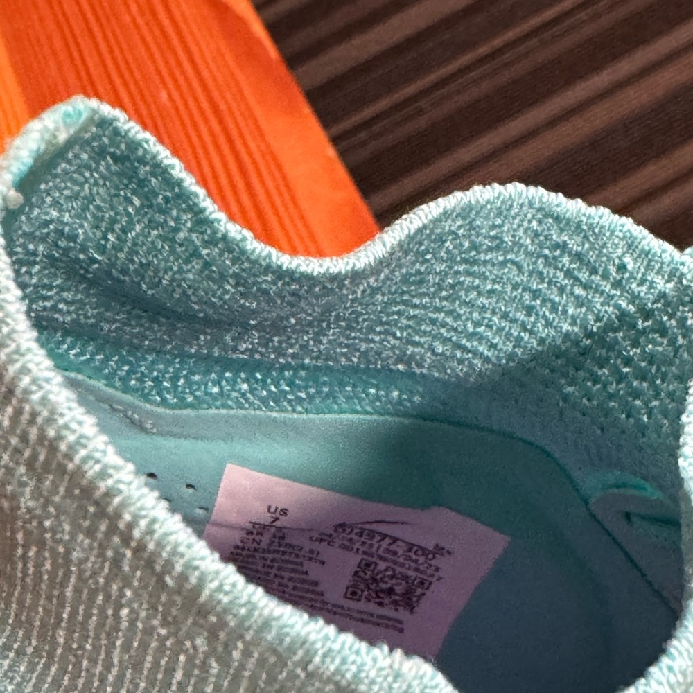 Nike - Picture 2 of 4